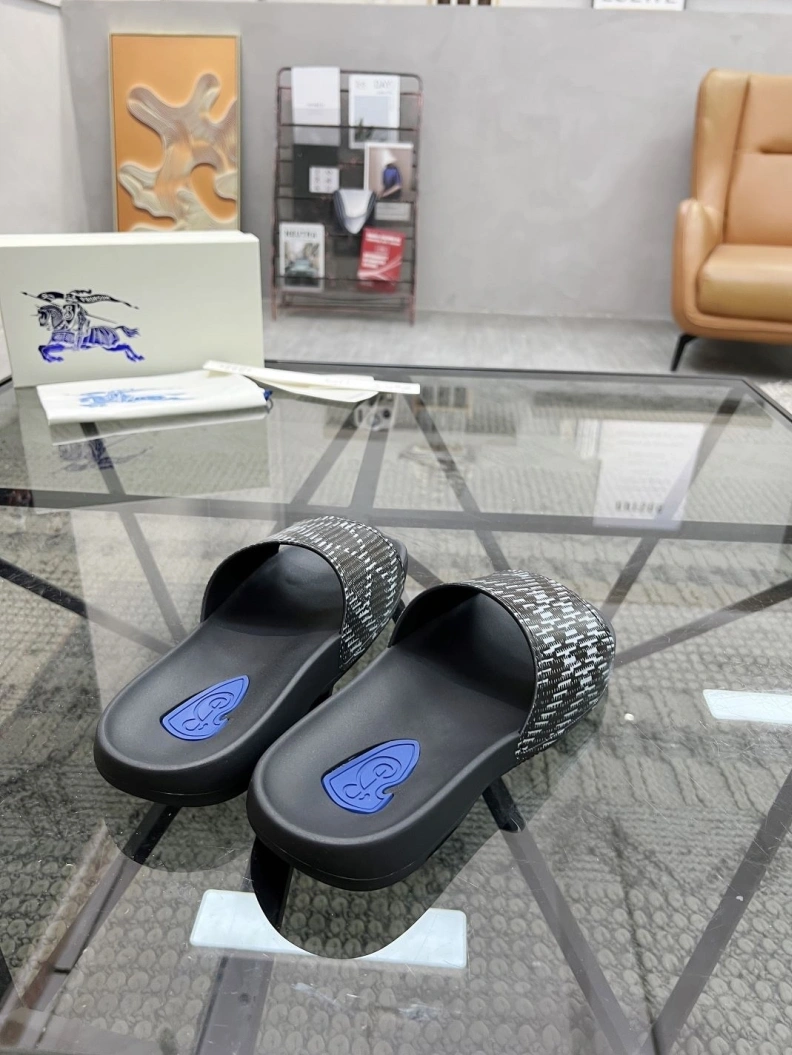 Fashionable Bxrbxrry Slippers 114803