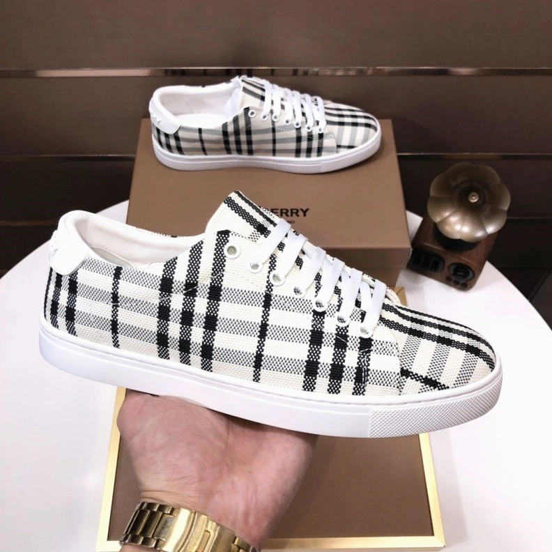 Fashionable Bxrbxrry Sneakers 114674