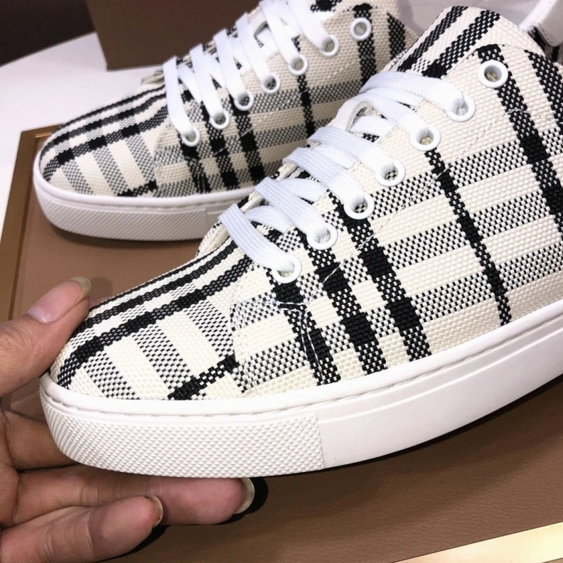 Fashionable Bxrbxrry Sneakers 114674