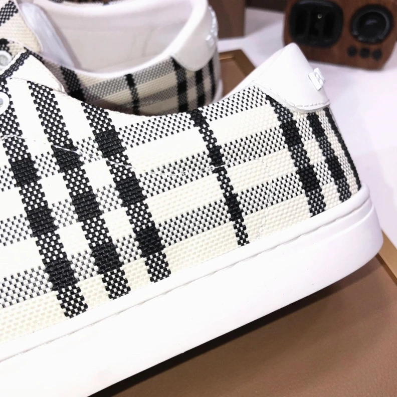 Fashionable Bxrbxrry Sneakers 114674