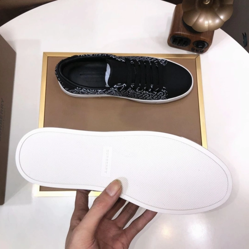 Reliable Bxrbxrry Sneakers 114670