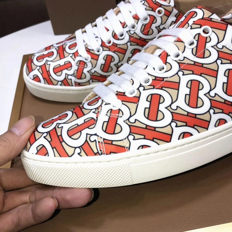 Fashionable Bxrbxrry Sneakers 114650