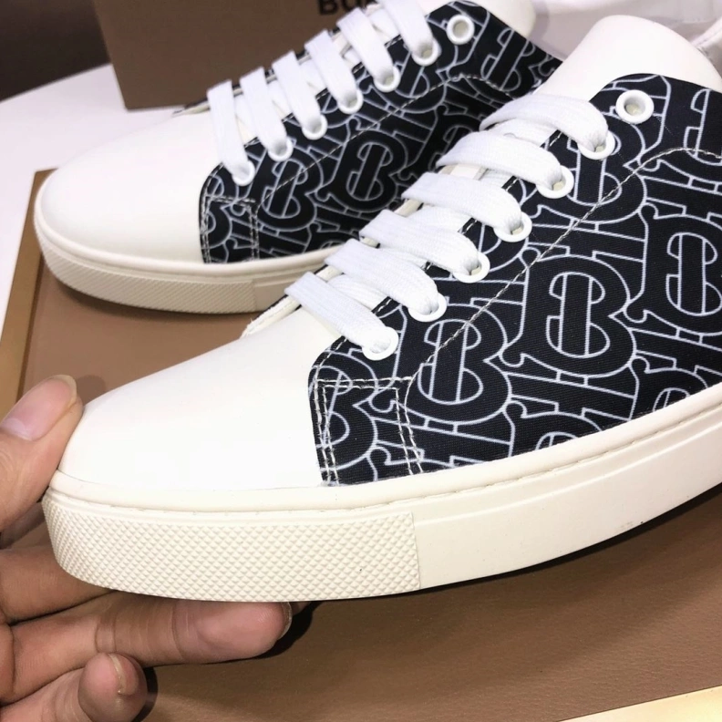 Lightweight Bxrbxrry Sneakers 114644