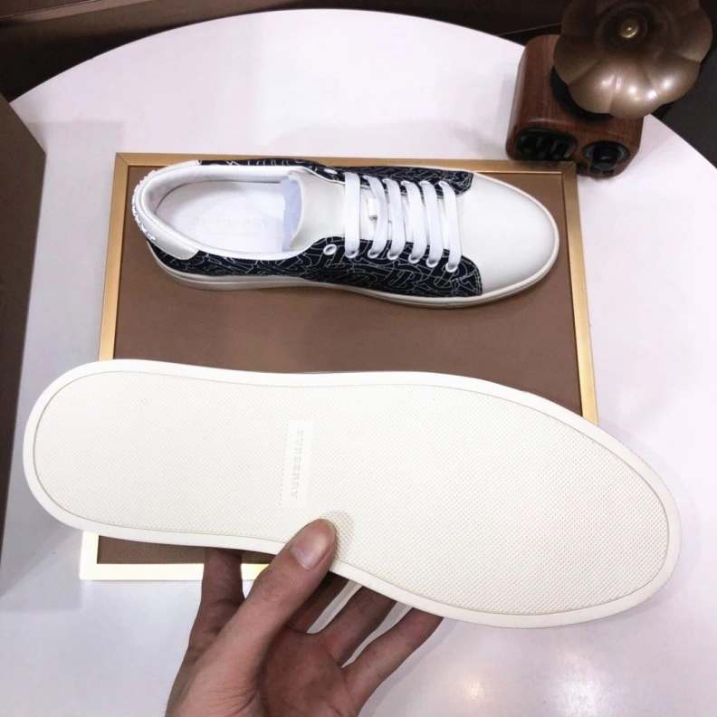 Lightweight Bxrbxrry Sneakers 114644