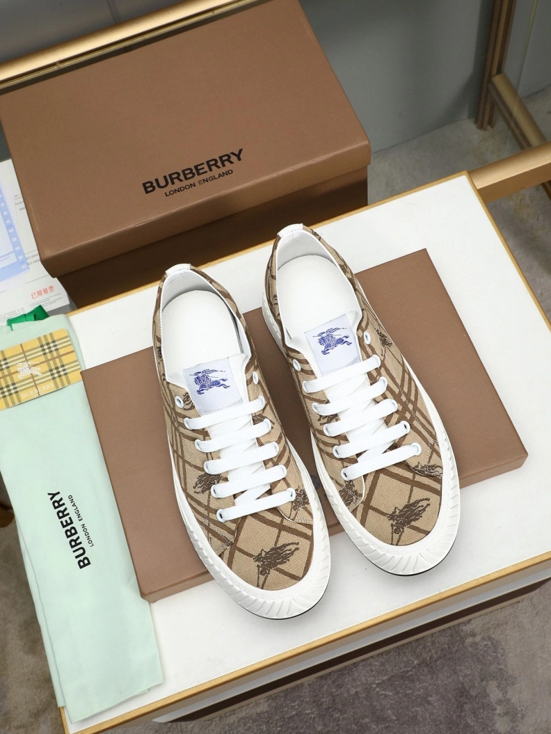 Versatile Bxrbxrry Sneakers 114641