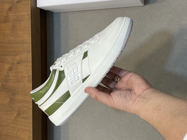 Cozy Gxvxnchy Sneakers 152582