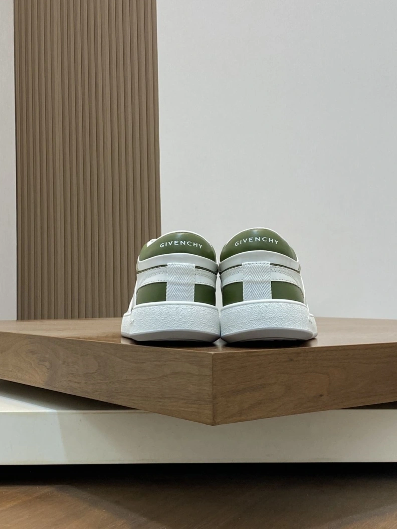 Cozy Gxvxnchy Sneakers 152582