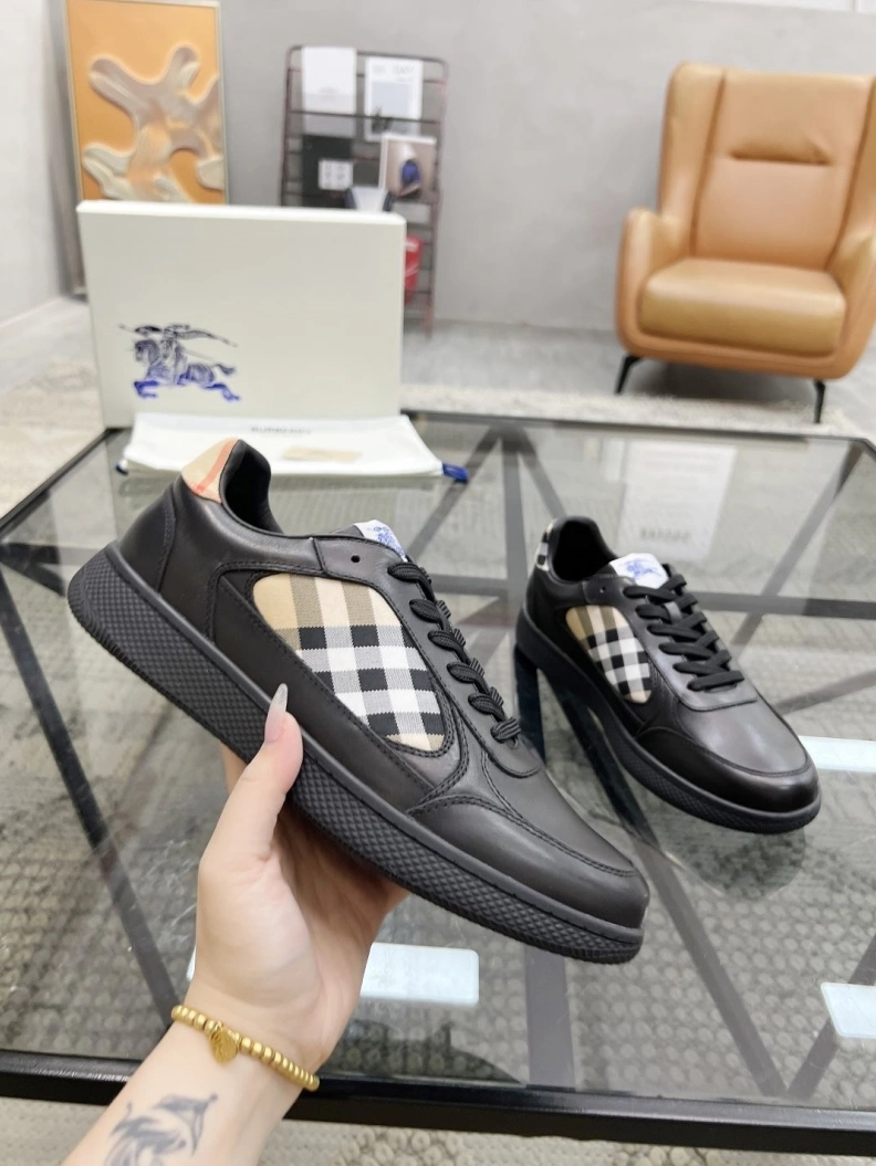 Durable Bxrbxrry Sneakers 114630