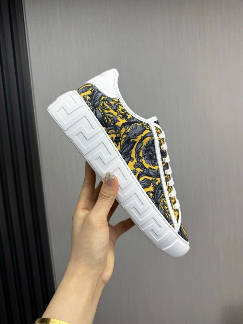 Gxvxnchy Sneakers Bright 152579