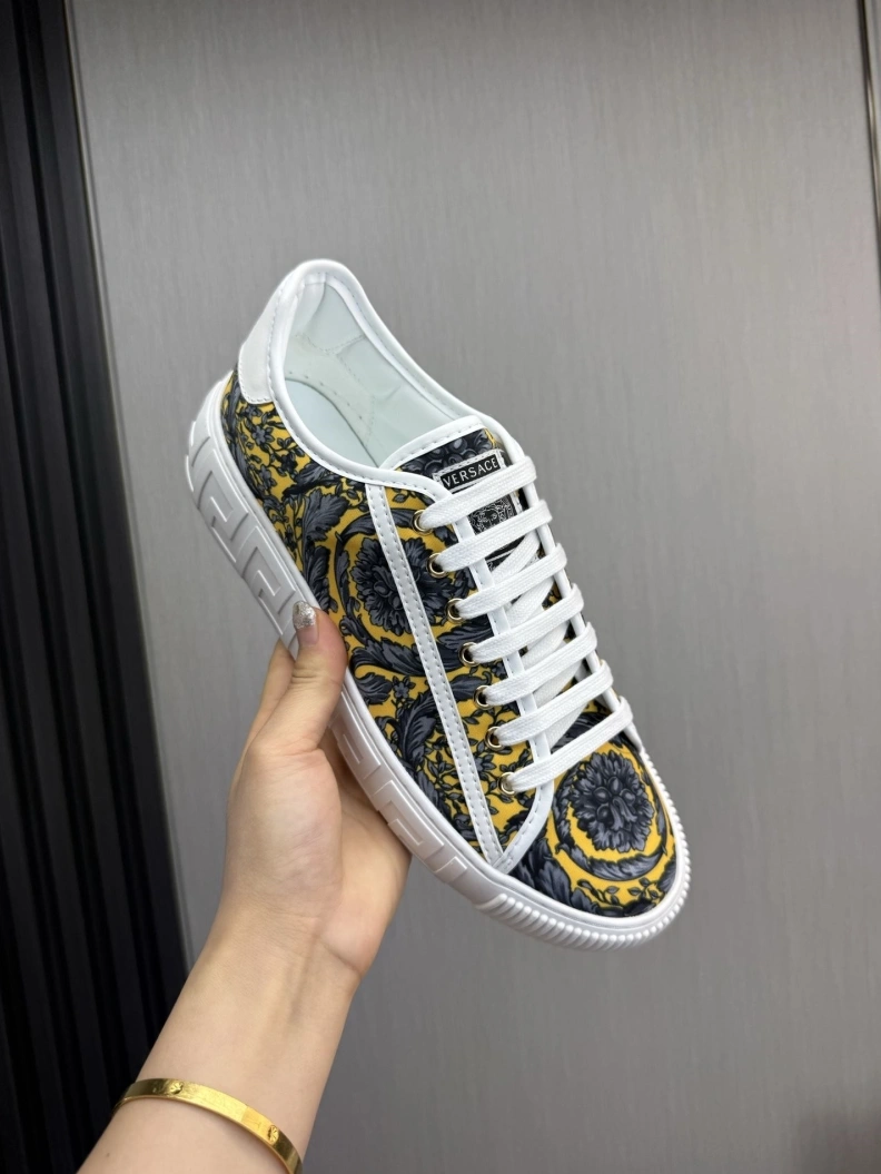 Gxvxnchy Sneakers Bright 152579