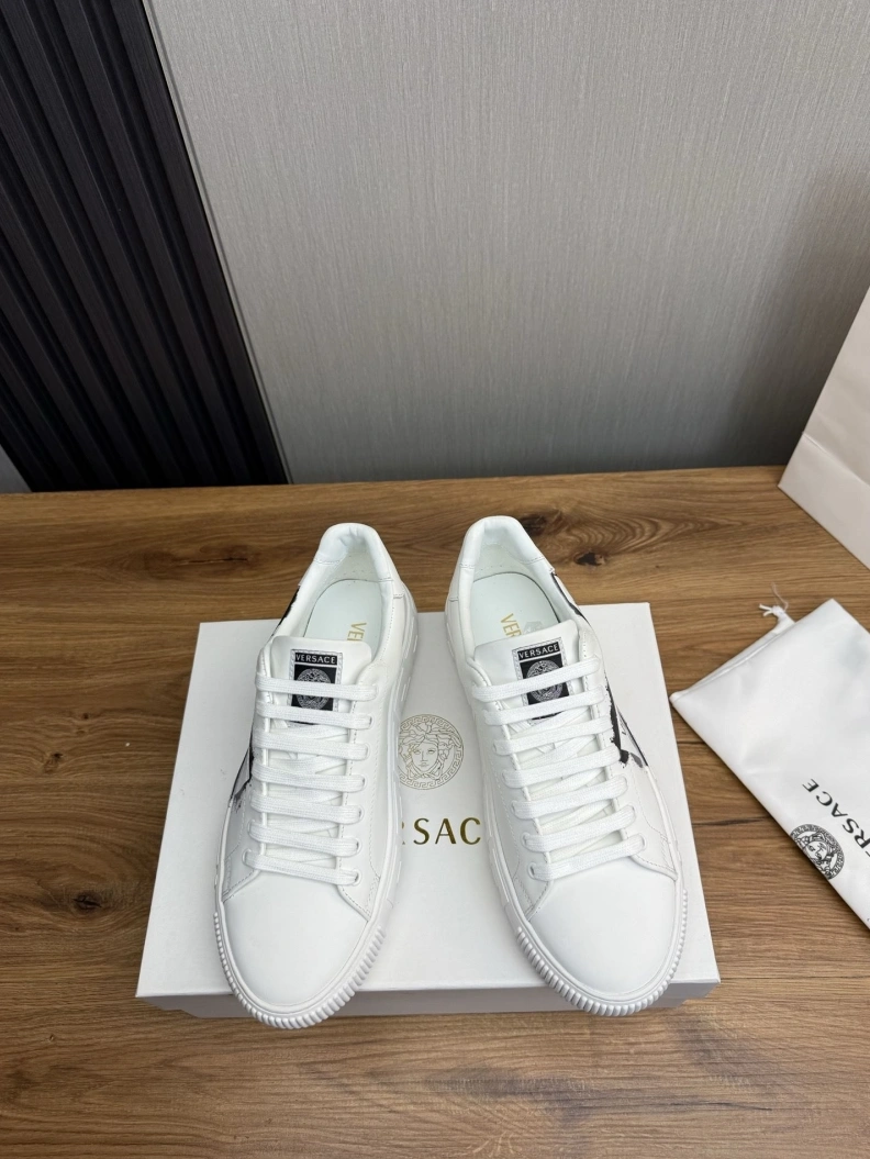 Bold Gxvxnchy Sneakers 152573