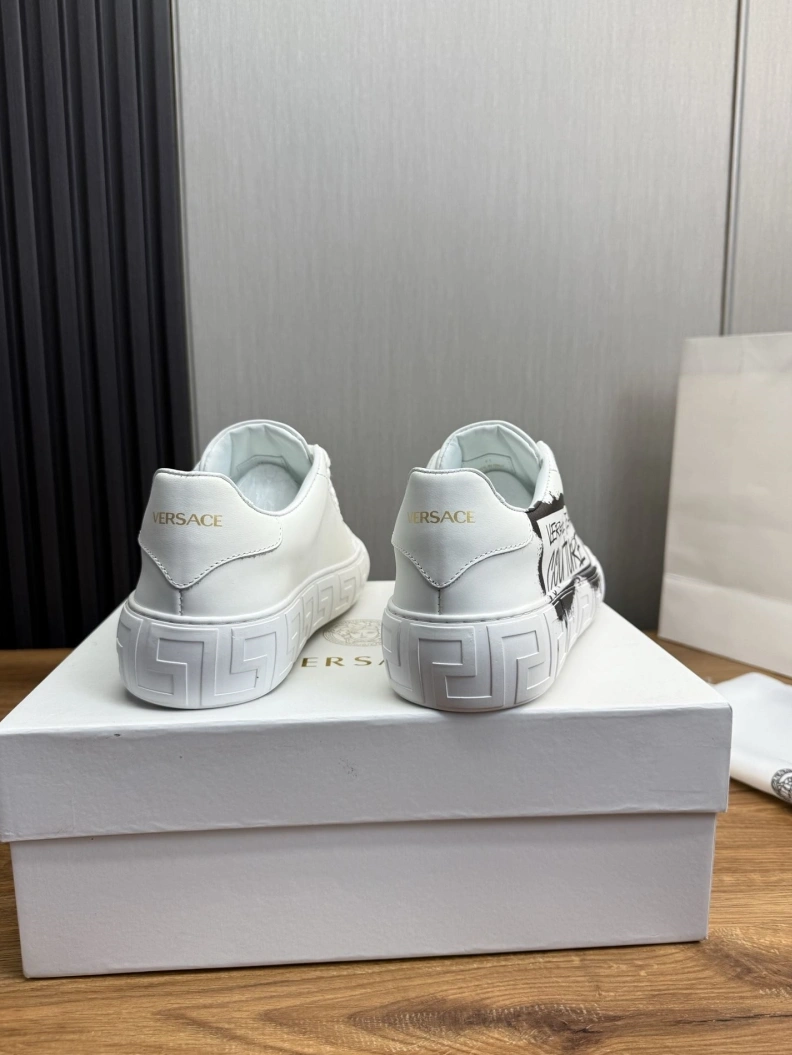 Bold Gxvxnchy Sneakers 152573