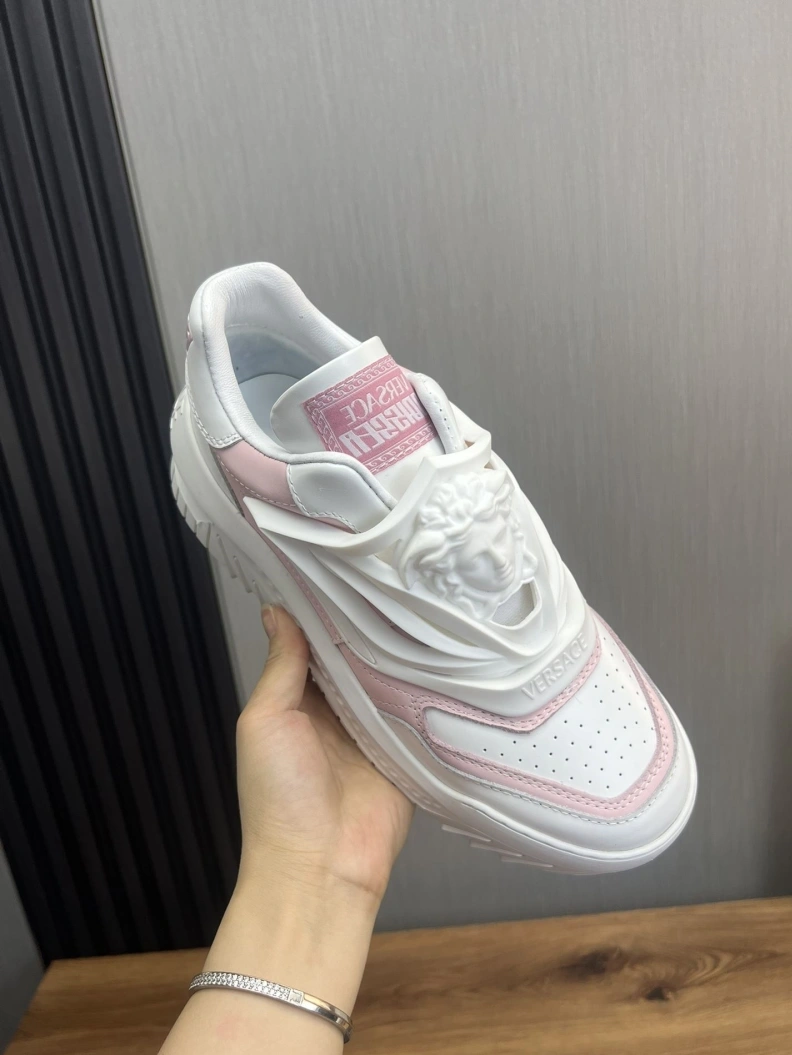 Durable Gxvxnchy Sneakers 152564