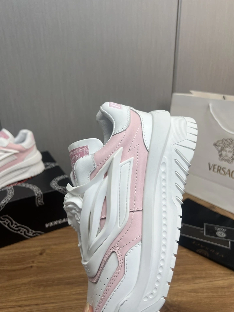 Durable Gxvxnchy Sneakers 152564