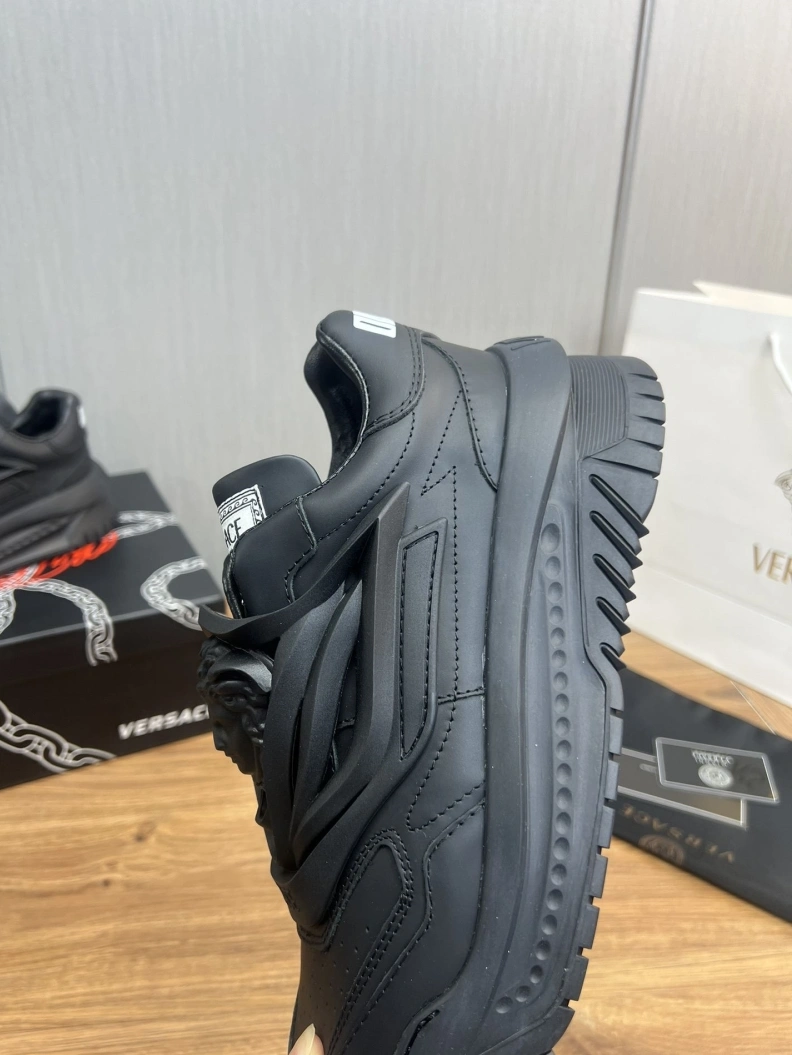 Gxvxnchy Sneakers Bright 152551