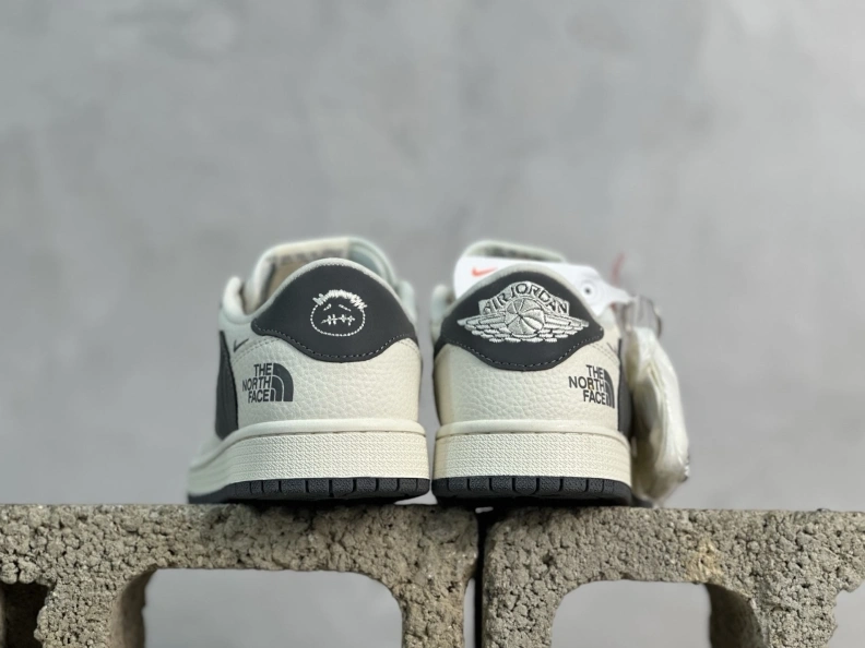 Versatile Othxr Sneakers 211161