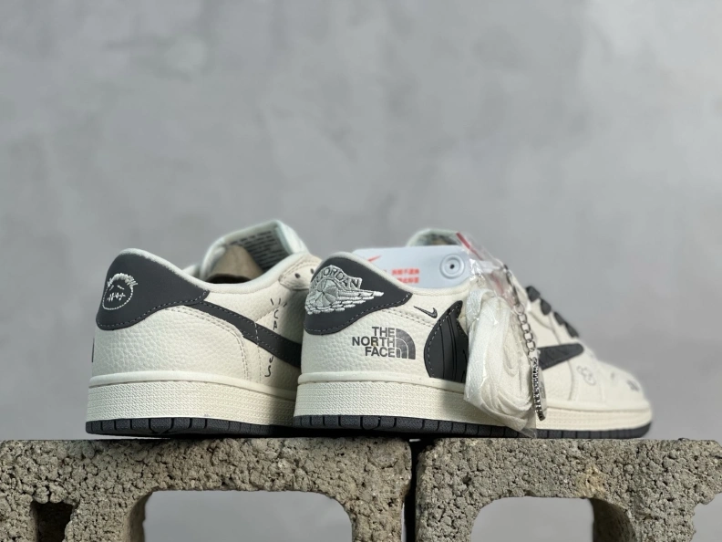Versatile Othxr Sneakers 211161