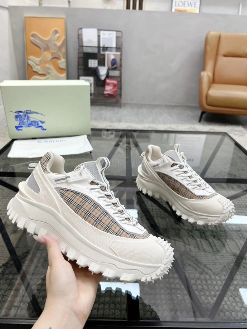 Stylish Bxrbxrry Sneakers 114614