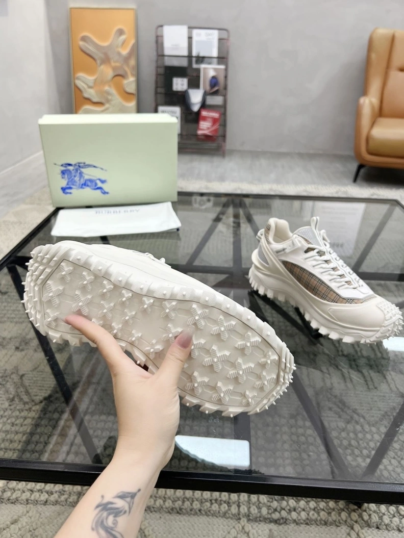 Stylish Bxrbxrry Sneakers 114614