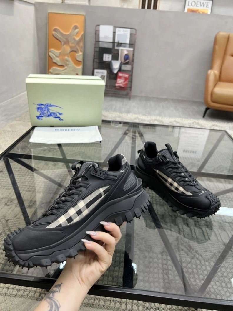 Bold Bxrbxrry Sneakers 114609