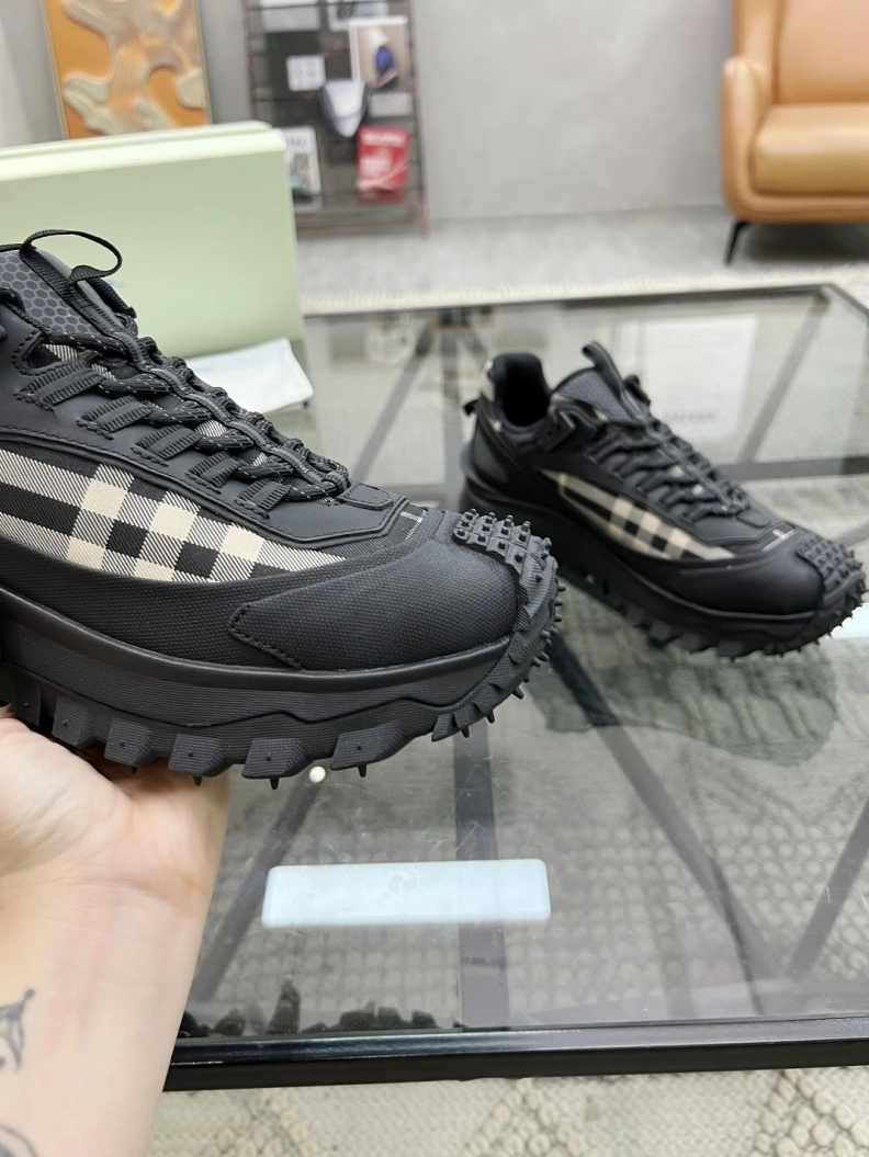 Bold Bxrbxrry Sneakers 114609