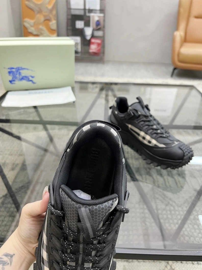 Bold Bxrbxrry Sneakers 114609