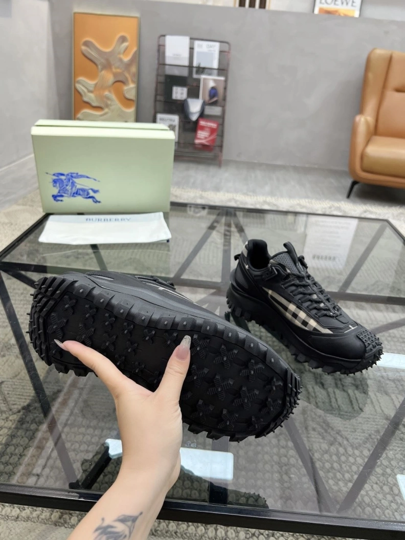 Bold Bxrbxrry Sneakers 114609