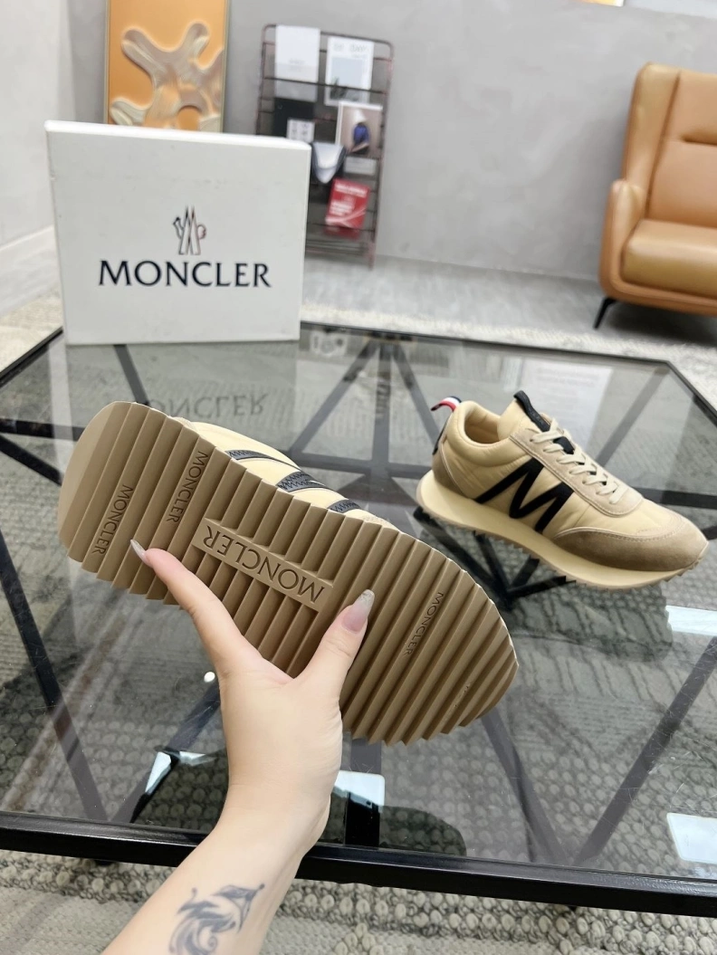 WellDesigned Mxnclxr Sneakers 197464
