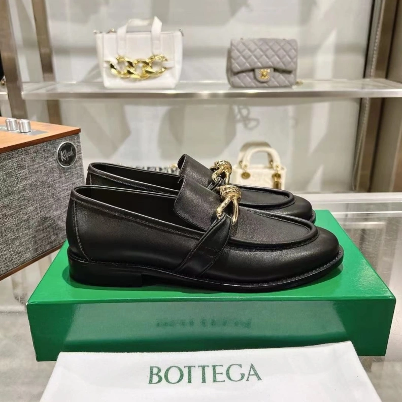 Compact Bxttxga Vxnxta Leather Shoes 112537