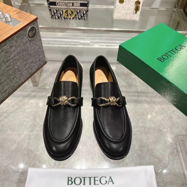 Compact Bxttxga Vxnxta Leather Shoes 112537