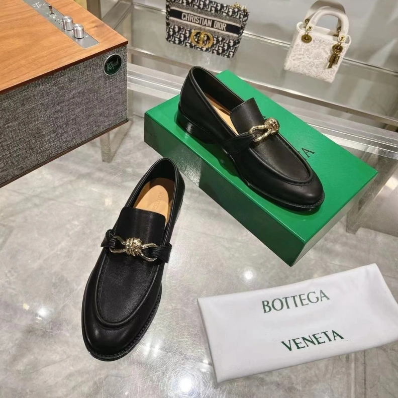 Compact Bxttxga Vxnxta Leather Shoes 112537