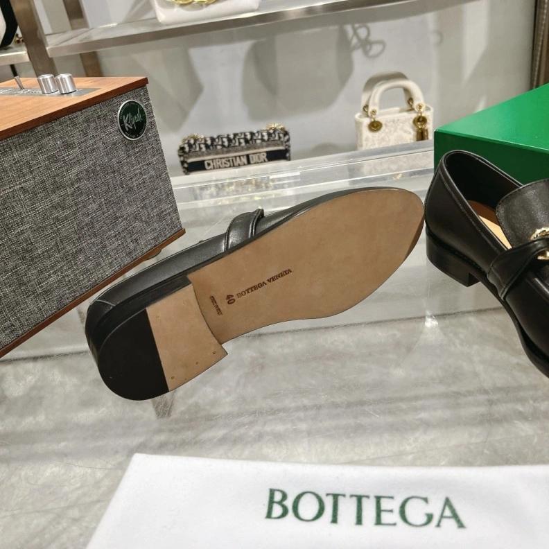 Compact Bxttxga Vxnxta Leather Shoes 112537