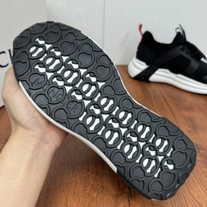 Minimalist Mxnclxr Sneakers 197449