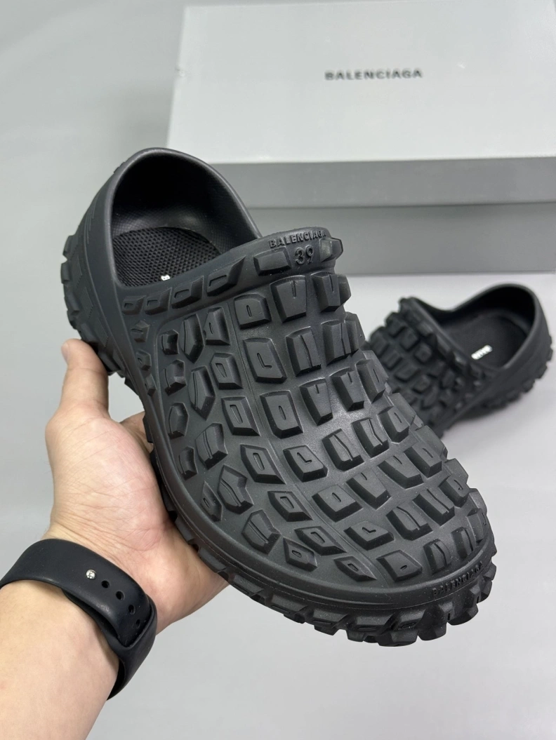 Refined Bxlxnciaga Slippers 109327