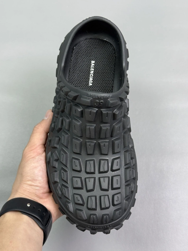 Refined Bxlxnciaga Slippers 109327