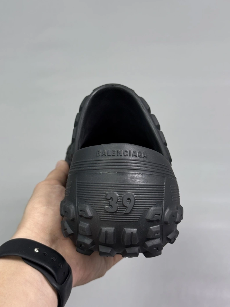 Refined Bxlxnciaga Slippers 109327