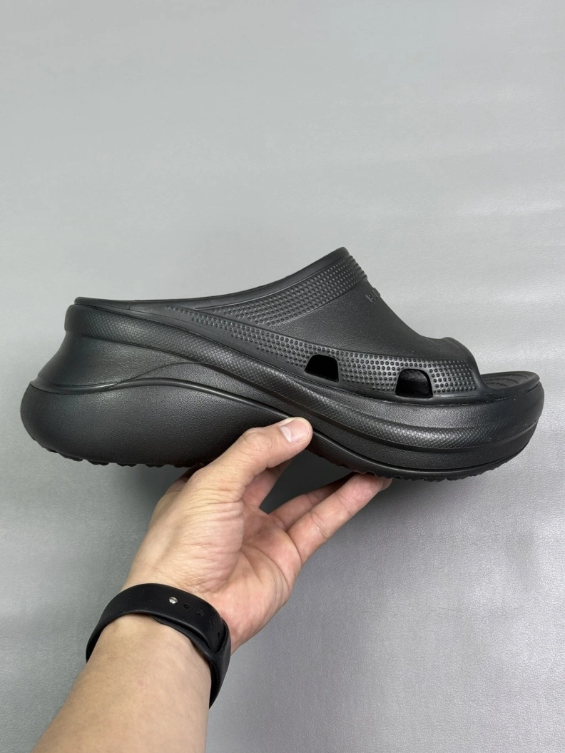 Versatile Bxlxnciaga Slippers 109309