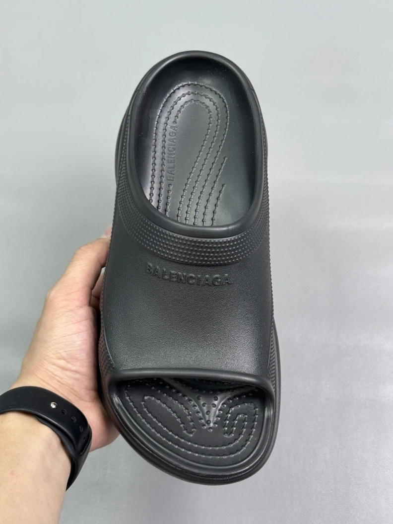 Versatile Bxlxnciaga Slippers 109309