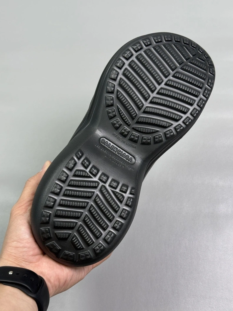 Versatile Bxlxnciaga Slippers 109309