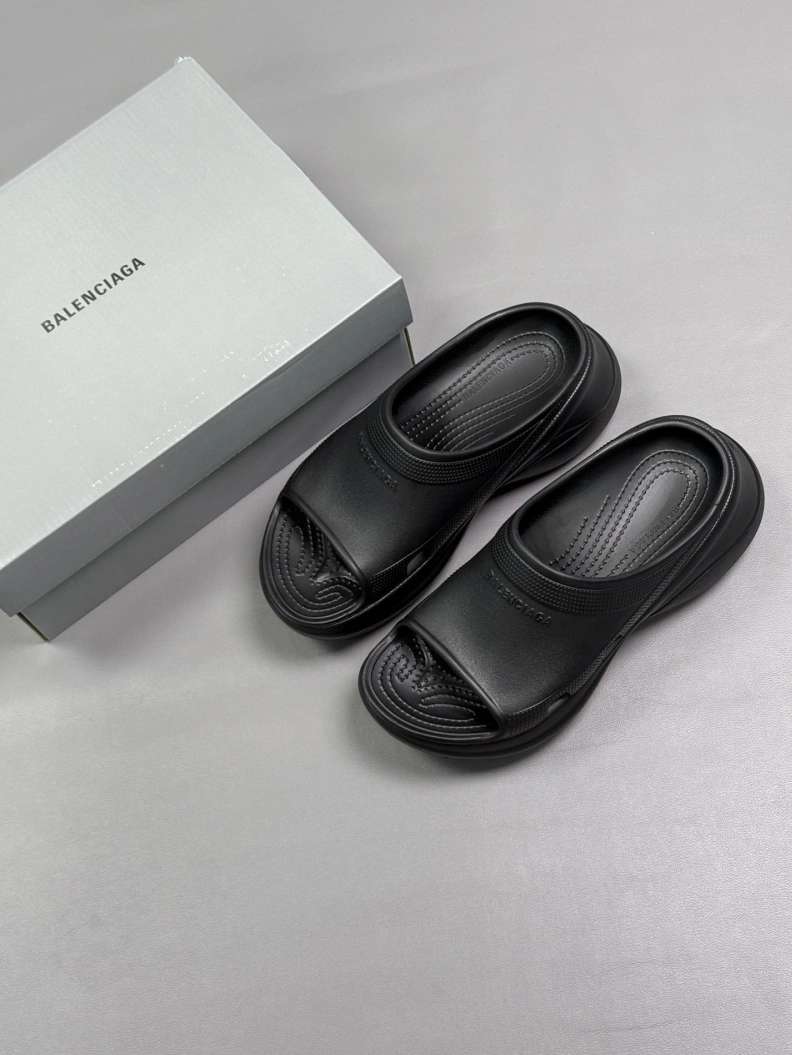 Versatile Bxlxnciaga Slippers 109309