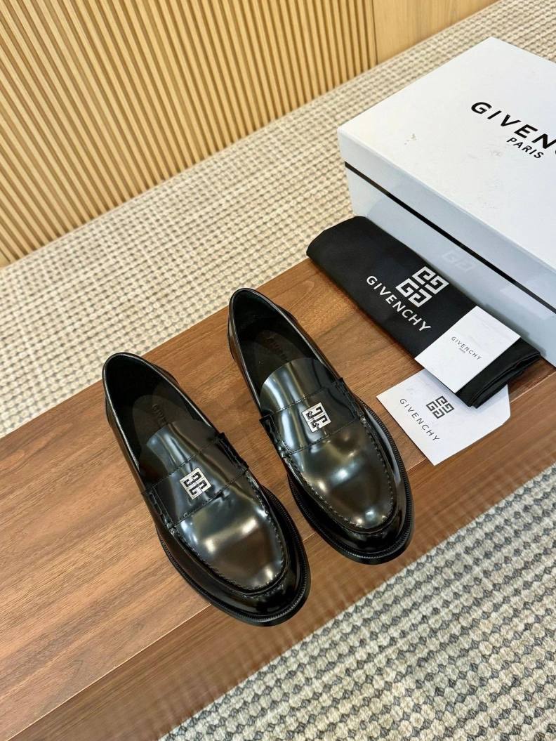 Gxvxnchy Leather Shoes Compact 152761