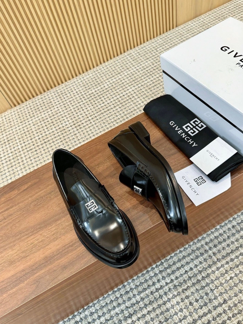 Gxvxnchy Leather Shoes Compact 152761