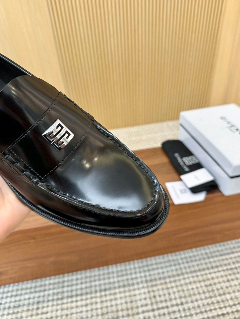 Gxvxnchy Leather Shoes Compact 152761