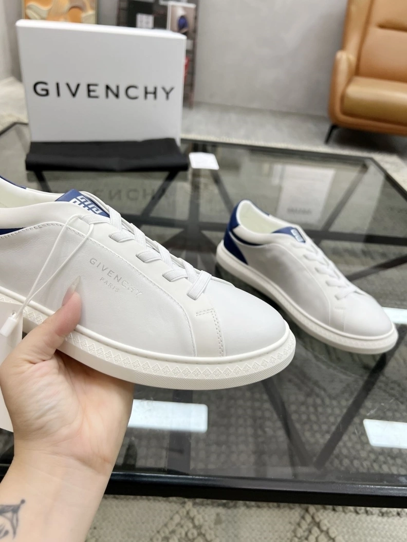 Bright Gxvxnchy Sneakers 152549