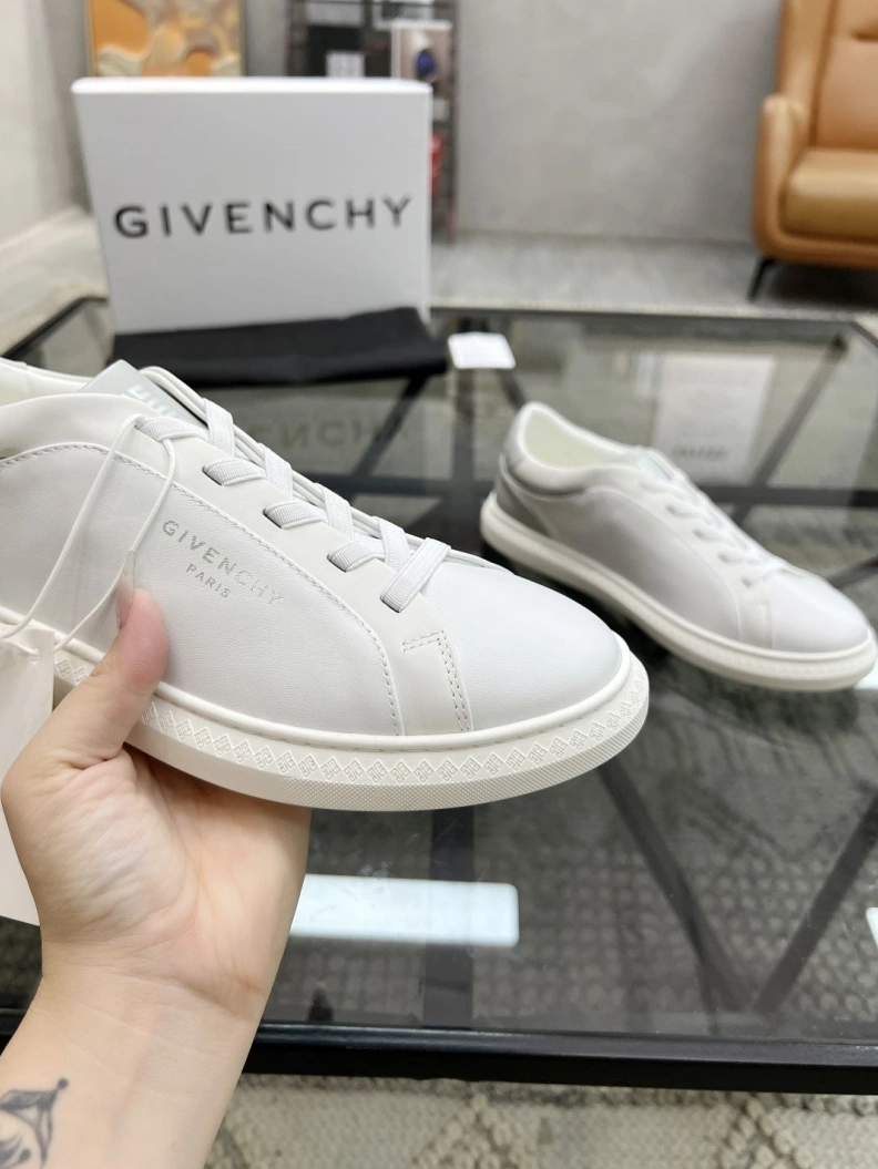 Gxvxnchy Sneakers Modern 152547