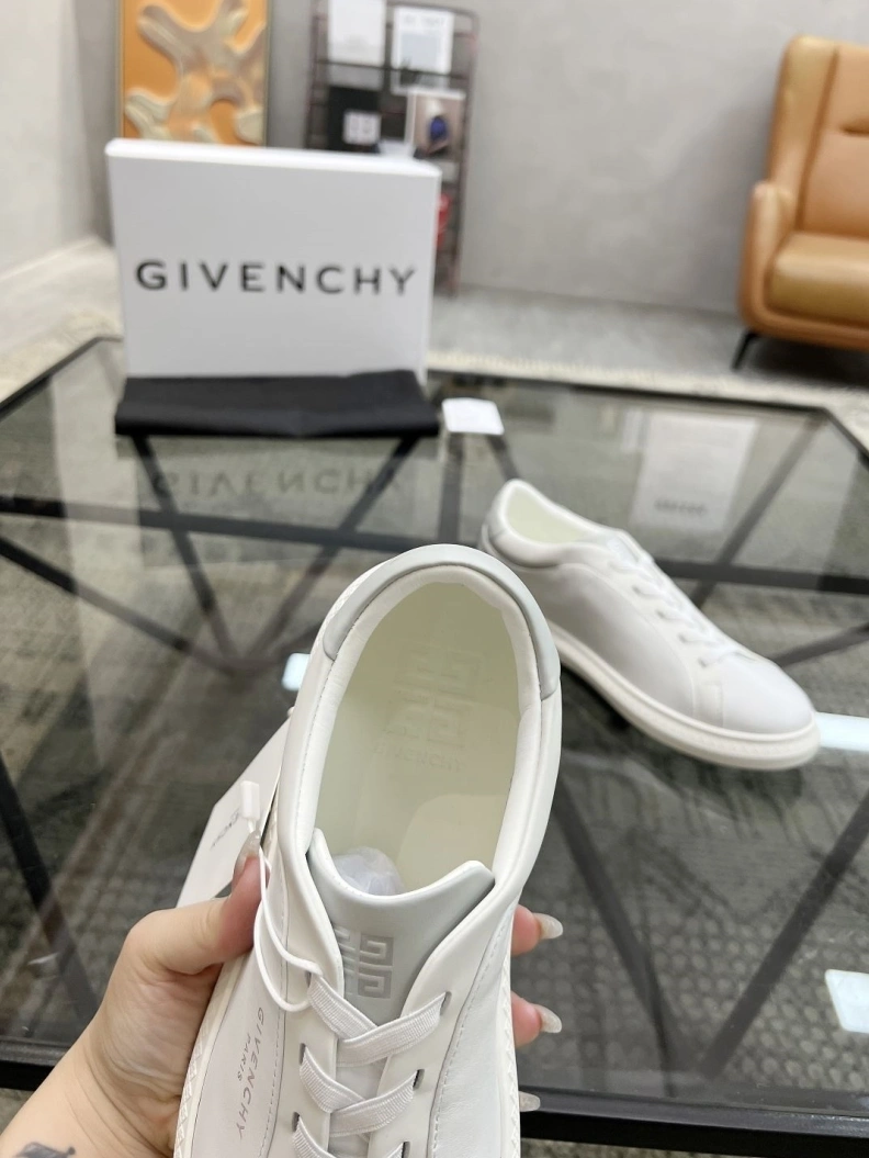 Gxvxnchy Sneakers Modern 152547