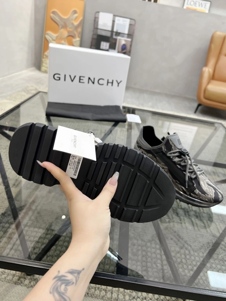 Elegant Gxvxnchy Sneakers 152546