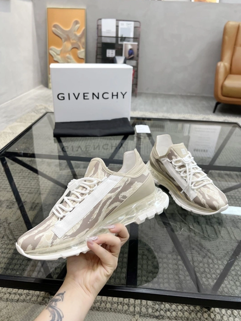 UrbanStyle Gxvxnchy Sneakers 152543