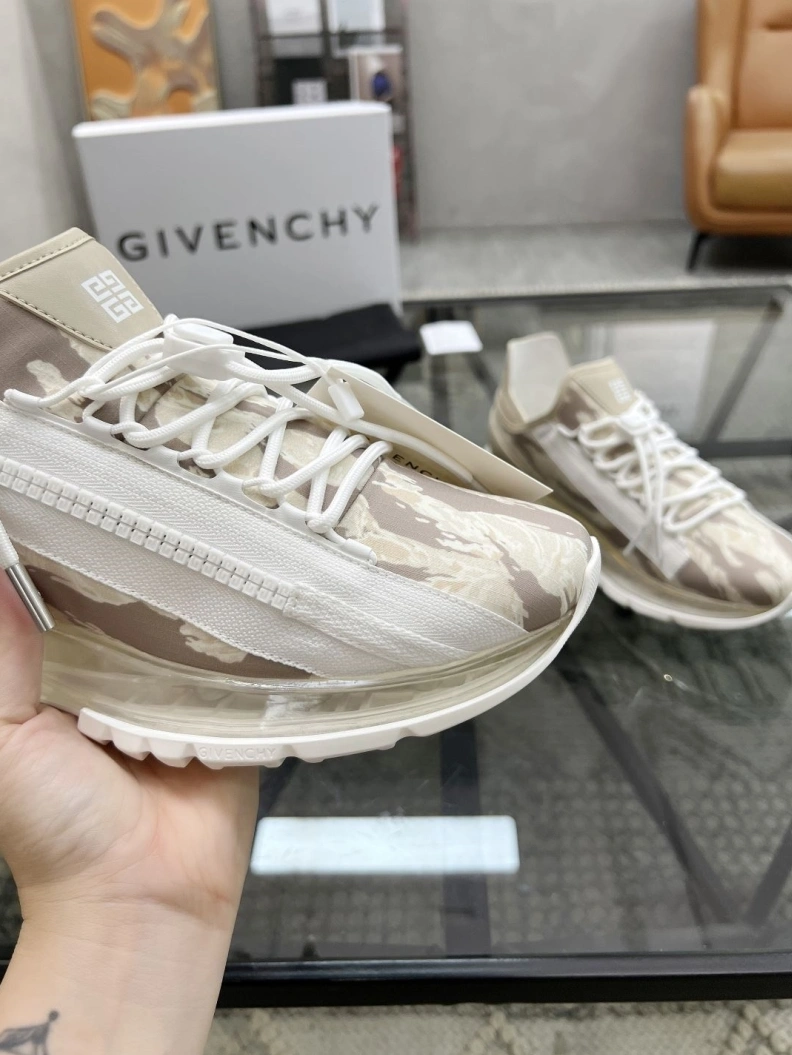 UrbanStyle Gxvxnchy Sneakers 152543