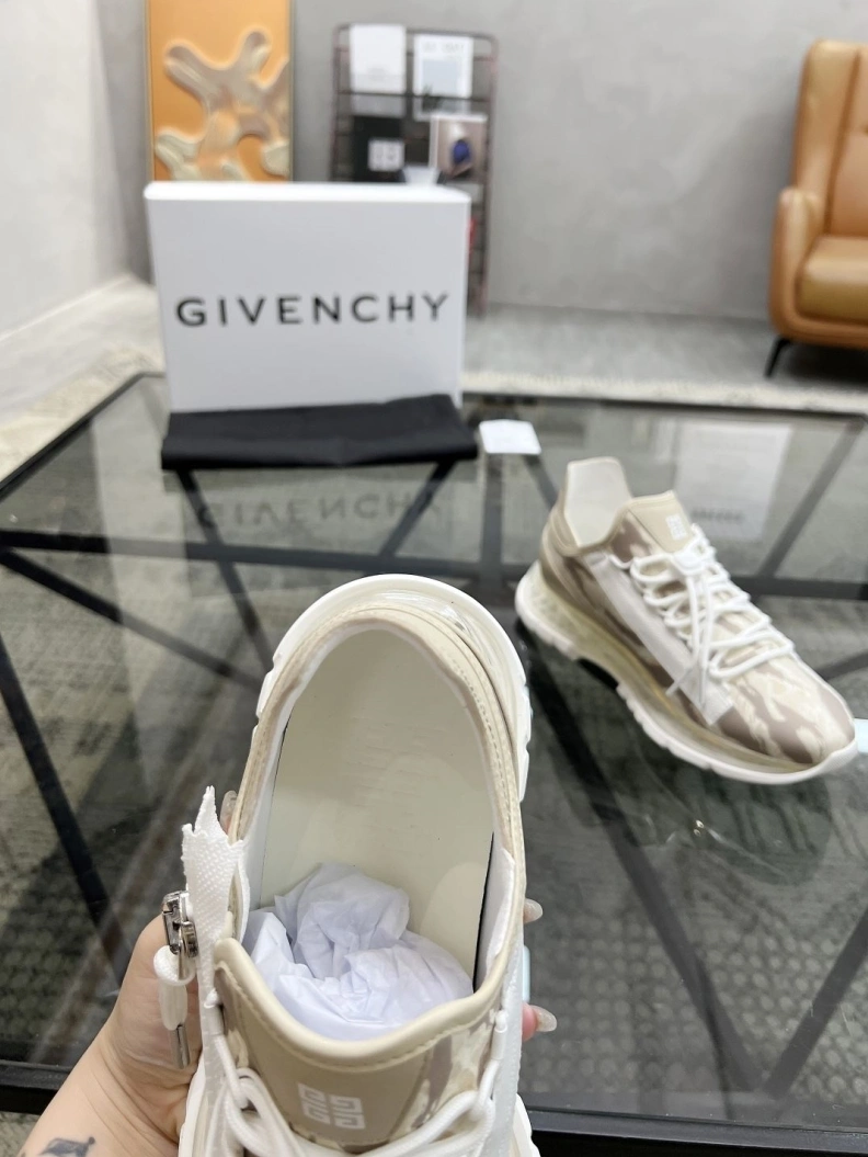 UrbanStyle Gxvxnchy Sneakers 152543